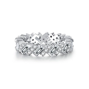 S925 sterling silver band ring featuring alternating emerald and round cut cubic zirconia