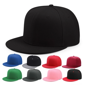 Cappellino snapback a tesa piatta nero e in vari colori per la protezione solare