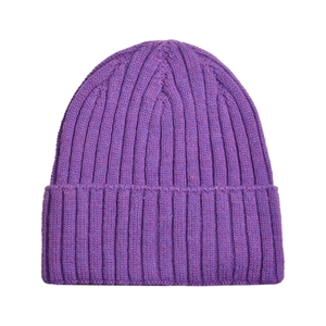 Berretto classico in maglia a coste viola scuro con risvolto per l'inverno