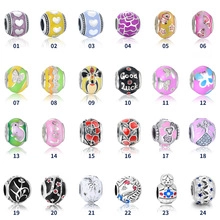 Vista detallada de 24 dijes de plata de ley S925 con motivos de esmalte coloridos para pulsera