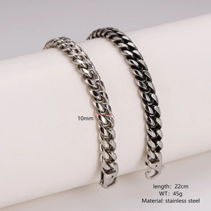 Polished stainless steel 10mm Cuban link bracelet 22cm length for a trendy street style