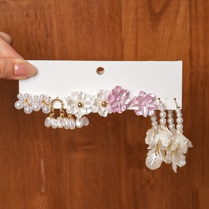 Ensemble de 10 paires de boucles d'oreilles perles et fleurs avec glands et dorure