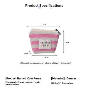 Dettaglio della trousse in tela a righe rosa e grigie con cerniera e dimensioni prodotto