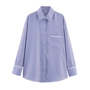Chemise classique à manches longues à rayures bleues et blanches avec bordure de poche