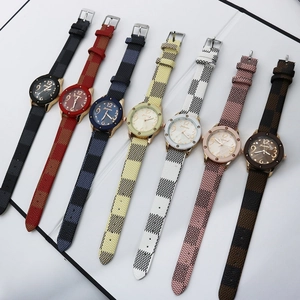 Women Quartz Watch Retro Fashion Casual Alloy Case PU Leather Silicone Strap Heart Pattern Analog Display For Students