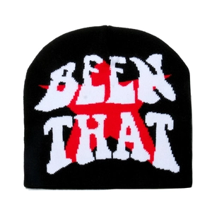 Bonnet en maille avec étoile rouge et texte blanc BEEN THAT au style streetwear