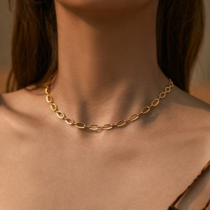 Minimalist oval link chain necklace in 18K gold-plated brass on elegant female neck