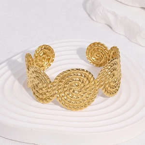 Retro 18k gold plated stainless steel open bangle with textured spiral disk design