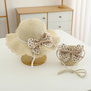 Set cappello di paglia e borsa a tracolla per bambina con fiocco floreale e pizzo