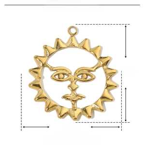 Detailed size chart of a golden sun face pendant in stainless steel with 28mm by 26mm dimensions