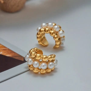 18K gold-plated stainless steel clip-on earrings with three rows of white pearls