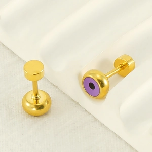 Boucles d'oreilles minimalistes en acier doré 18 carats avec œil maléfique violet et vis
