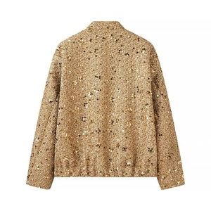 Dettaglio del retro della giacca in tweed con paillettes dorate e bordo elastico