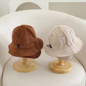 Lot de chapeaux bobs en velours côtelé pour enfants en coloris caramel et beige doux