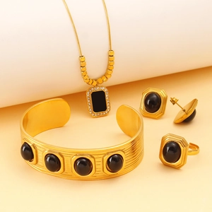 Set gioielli retrò placcato oro 18K con pietre nere, include anello e bracciale