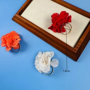Elegant floral fabric open rings in red, orange, and white with 1.8cm diameter gold band
