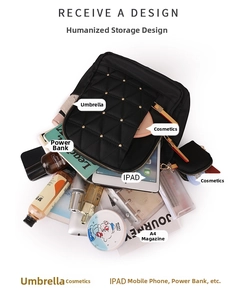 Detalle del interior de la mochila negra acolchada con espacio para iPad y revistas A4