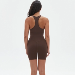 Completo yoga marrone senza cuciture con reggiseno sportivo e pantaloncini push-up