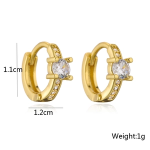 Dettaglio orecchini placcati oro 18K con dimensioni di 1,1 cm per 1,2 cm