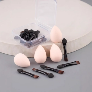 Set mini pennelli trucco con 4 spugnette rosa e pennelli ombretto a doppia punta in scatola