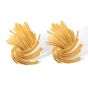 Retro woven 18K gold-plated stainless steel stud earrings with textured leaf shape