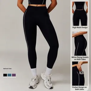 Mallas de yoga negras de cintura alta con bolsillos laterales y rayas blancas