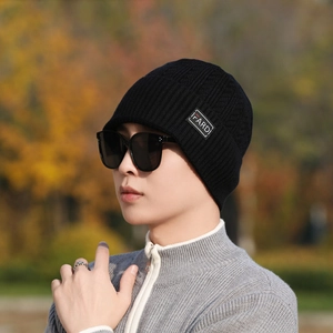 Men's thick thermal black knitted beanie with FARD letter patch for winter warmth