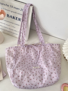 Floral print chiffon tote bag with bow detail and wrinkled texture for women