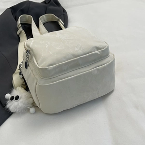 Zaino in pelle PU bianca con motivo marmoreo e ciondolo peluche a forma di occhio