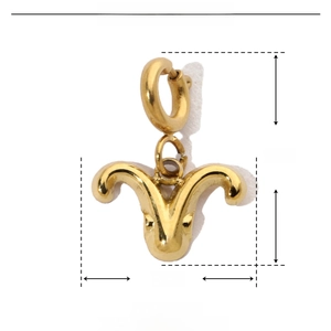 Macro view of golden sheep head pendant with 13mm size specifications and weight info