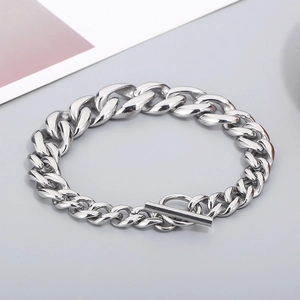 Detailed view of silver Cuban link chain bracelet with a classic OT toggle clasp design