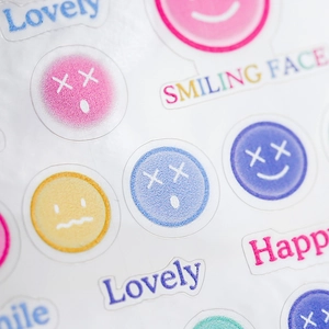 Adesivi per unghie con faccine sorridenti e scritte Lovely per manicure professionale