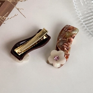 Elegant marble brown acetate hair clips with white rhinestone flower and gold metal grip