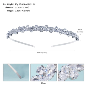 Vue détaillée du serre-tête de mariée en zircon argenté avec dimensions de 12,5 cm et 23g