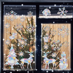 Holografische Weihnachtsfensterbilder mit irisierenden Rentier- und Schneeflockenmotiven