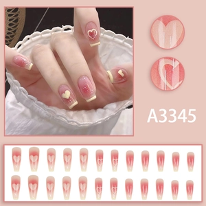 Rosa Ombre Ballerina-Nägel zum Aufkleben mit Herzmustern und French-Design-Spitzen