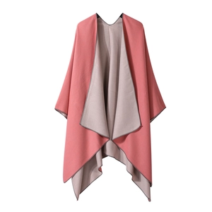 Wende-Poncho in Korallenrosa und Beigegrau mit hochwertiger Nahtkante für Damen