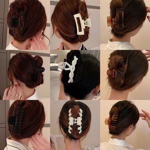 Lot de pinces à cheveux géométriques en acrylique noir, beige et écaille pour femmes