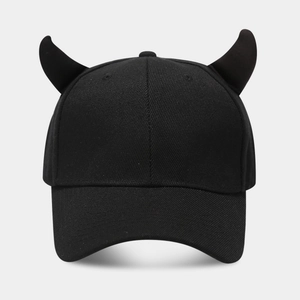 Cappellino da baseball nero alla moda con corna di diavolo 3D su corona in cotone twill
