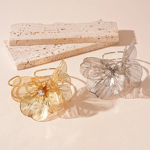 Bracelets papillon exagérés en métal doré et argenté avec des strass brillants