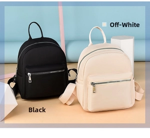 Due mini zaini in nylon nei colori nero e bianco panna con spallacci regolabili
