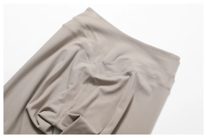 Detail view of high-waist yoga leggings with V-shaped stitching for bum-lifting effect