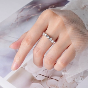Elegant S925 sterling silver band ring featuring five sparkling Moissanite stones