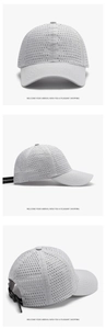 Dettaglio cappellino grigio chiaro traspirante con fori laser e visiera a quadretti