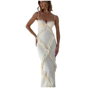Robe longue moulante blanche sans manches avec détails volantés et décolleté en V plongeant