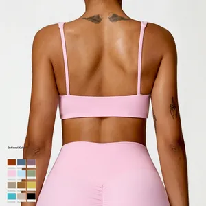 Ensemble de yoga rose avec brassière de sport et short de fitness galbant