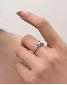 Detailed view of the 6-prong silver ring featuring a main stone and side diamonds