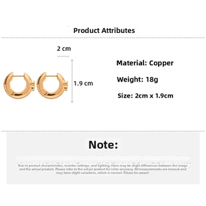 Details von 2cm goldenen B-Buchstaben Ohrringen mit Materialangaben aus 18g Kupfer