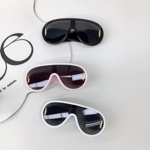 Lunettes de soleil rétro pour enfants avec monture épaisse et rivets métalliques