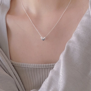 Minimalist 925 sterling silver heart pendant necklace with fine chain on model